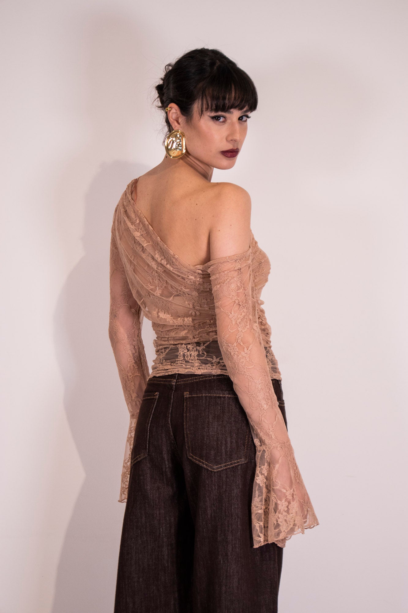 TOP ASYMMETRICAL LACE