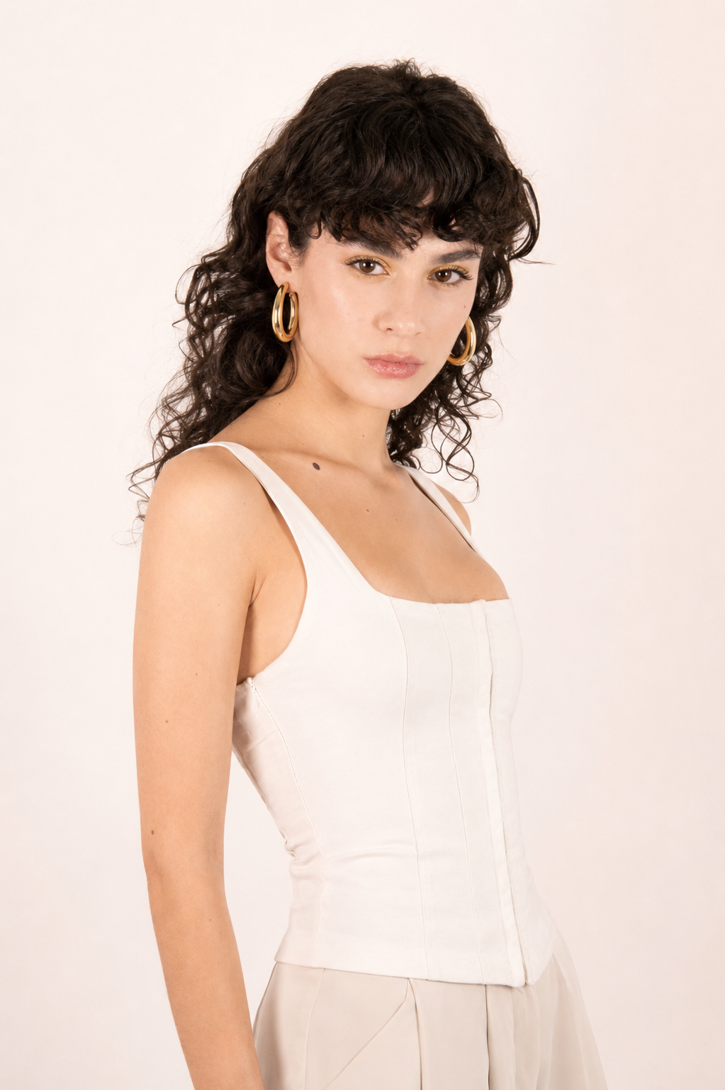 BUSTINO MONIQUE
