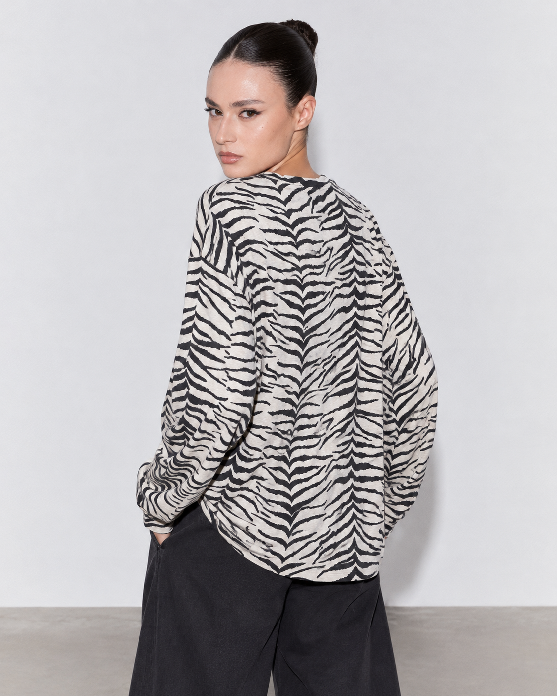 LONG SLEEVE ZEBRA