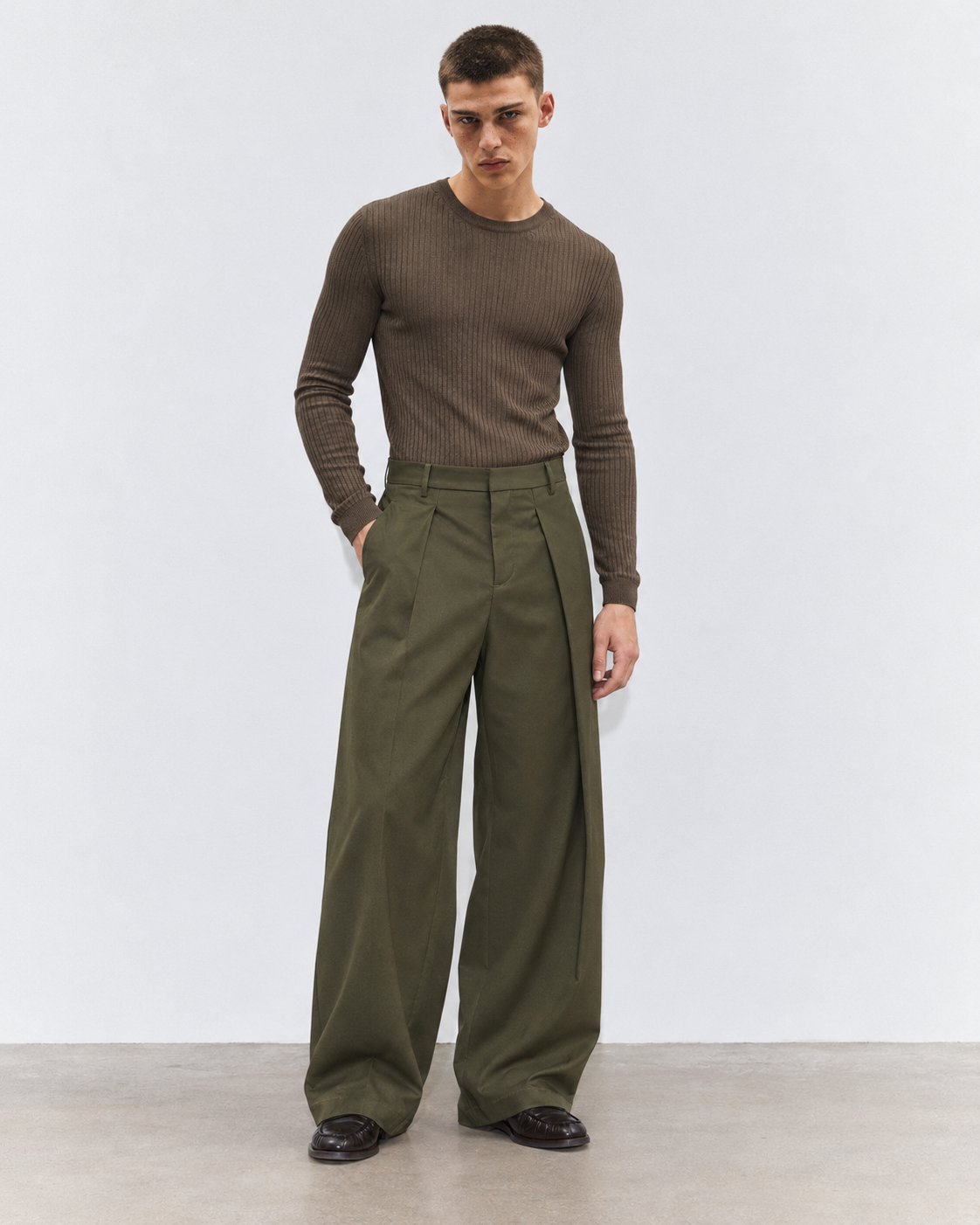 PANTALONE WIDE FIT CON PIEGHE