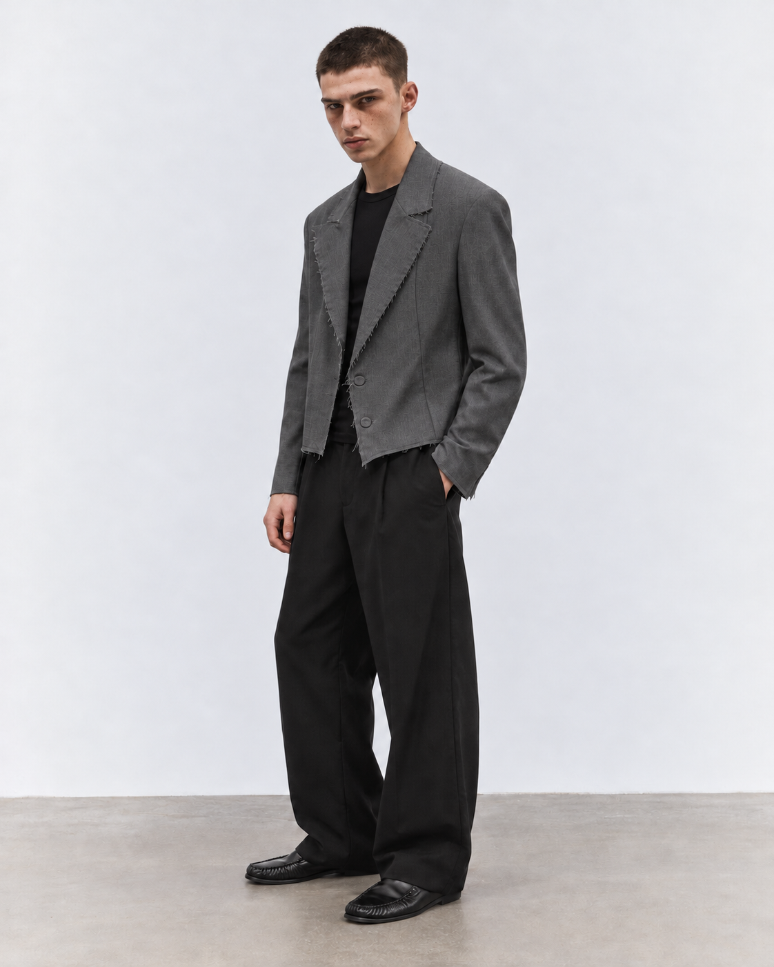 GIACCA CROPPED CON FINITURE SFILACCIATE