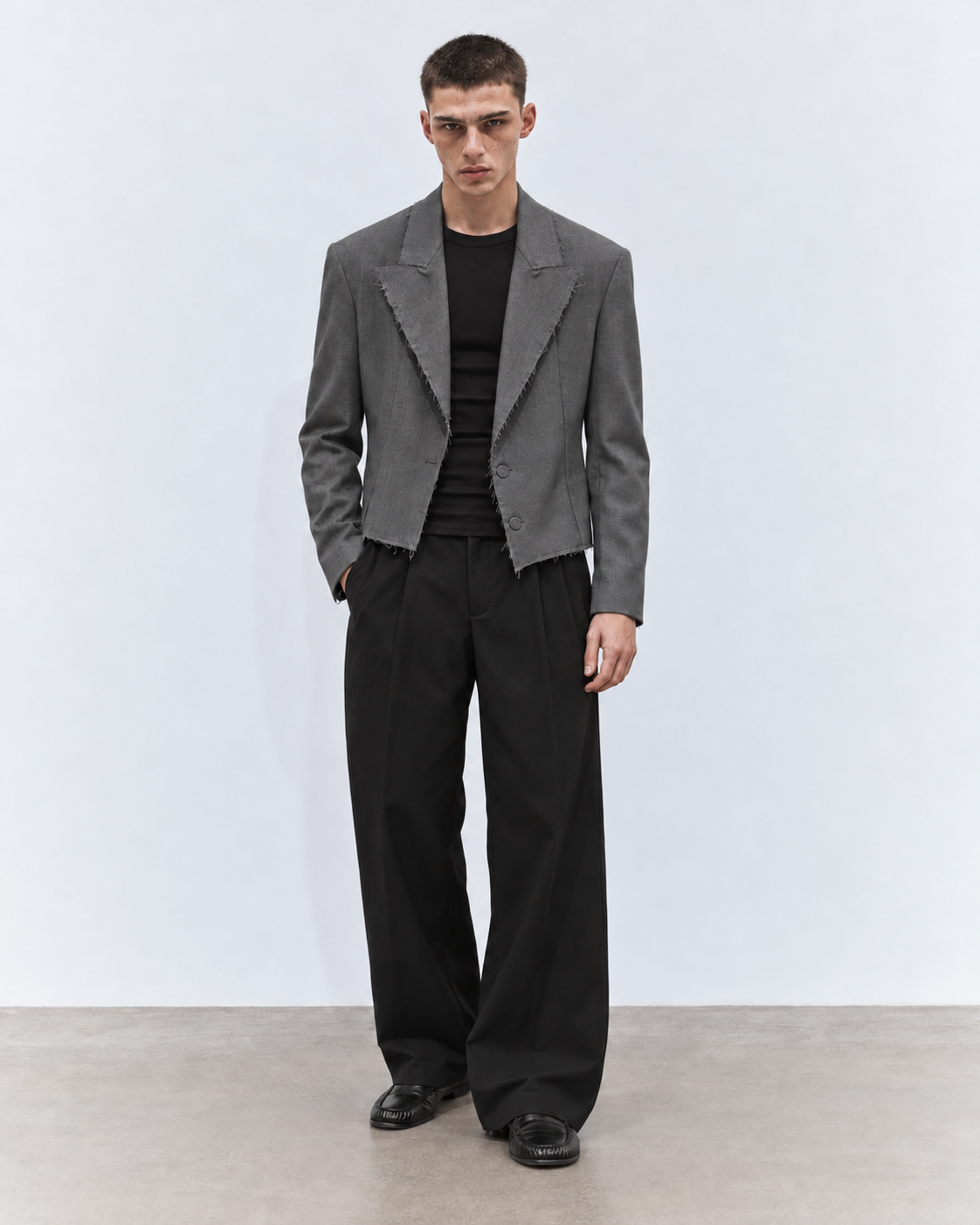 GIACCA CROPPED CON FINITURE SFILACCIATE