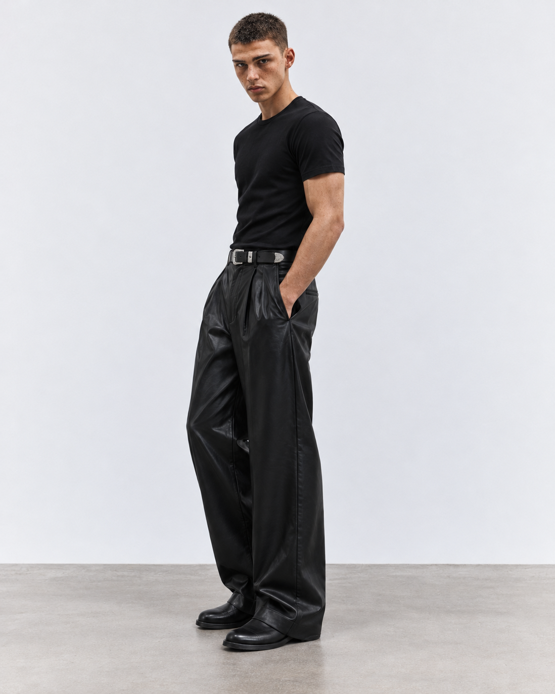 PANTALONE RELAX FIT EFFETTO PELLE