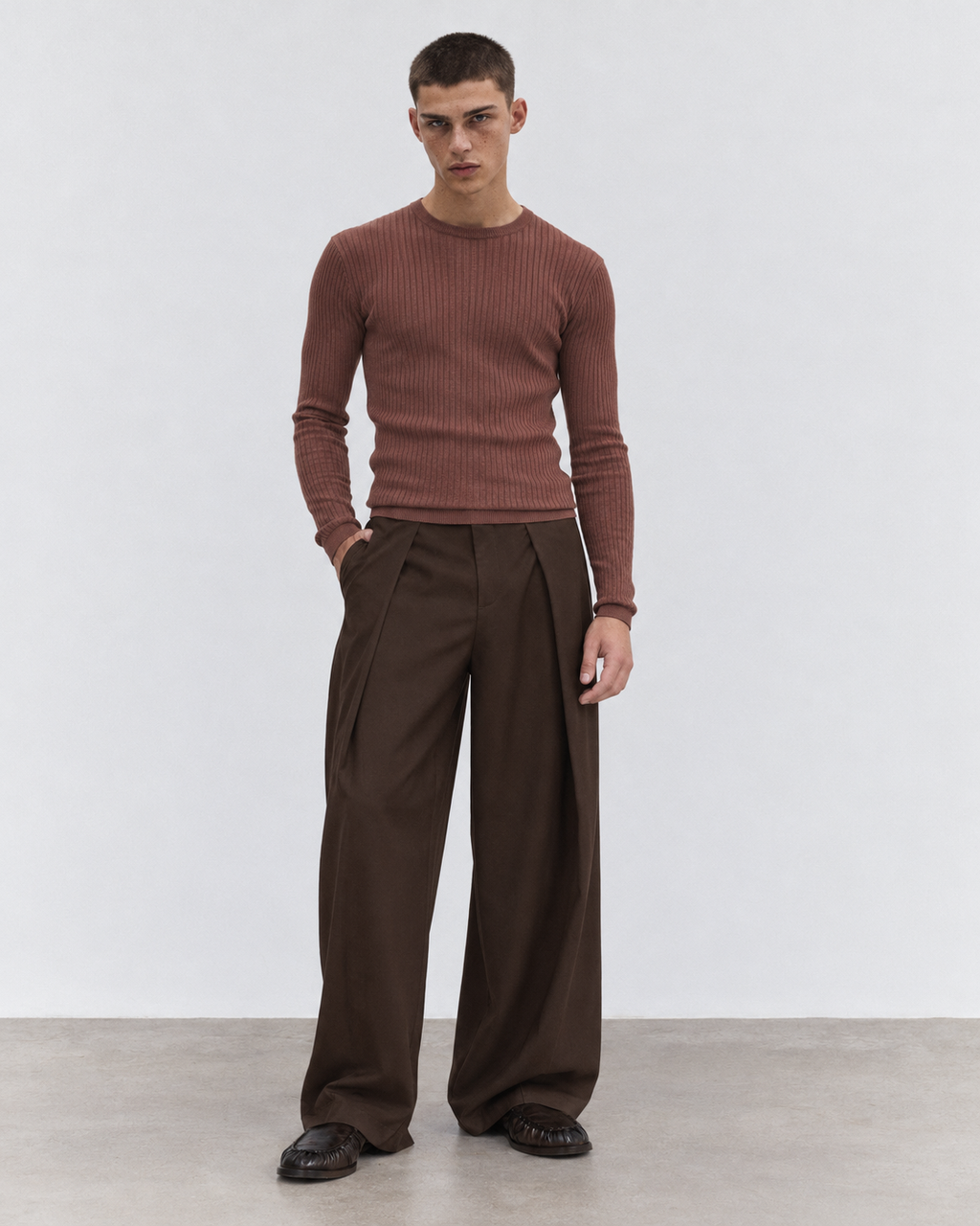 PANTALONE WIDE FIT CON PIEGHE