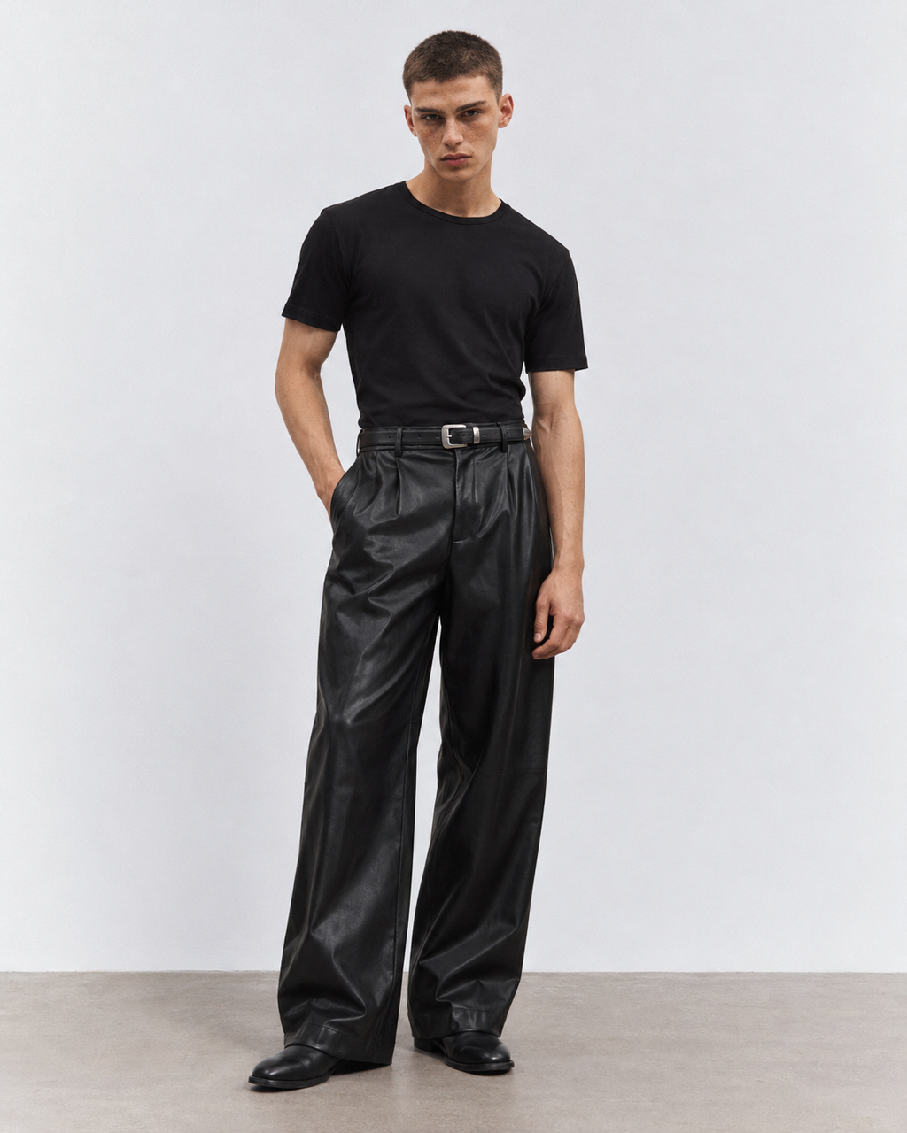 PANTALONE RELAX FIT EFFETTO PELLE