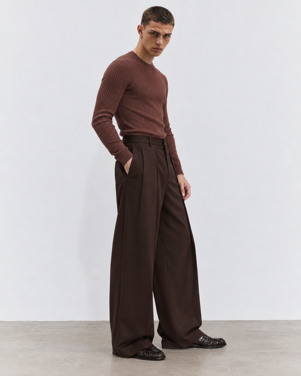PANTALONE WIDE FIT CON PIEGHE