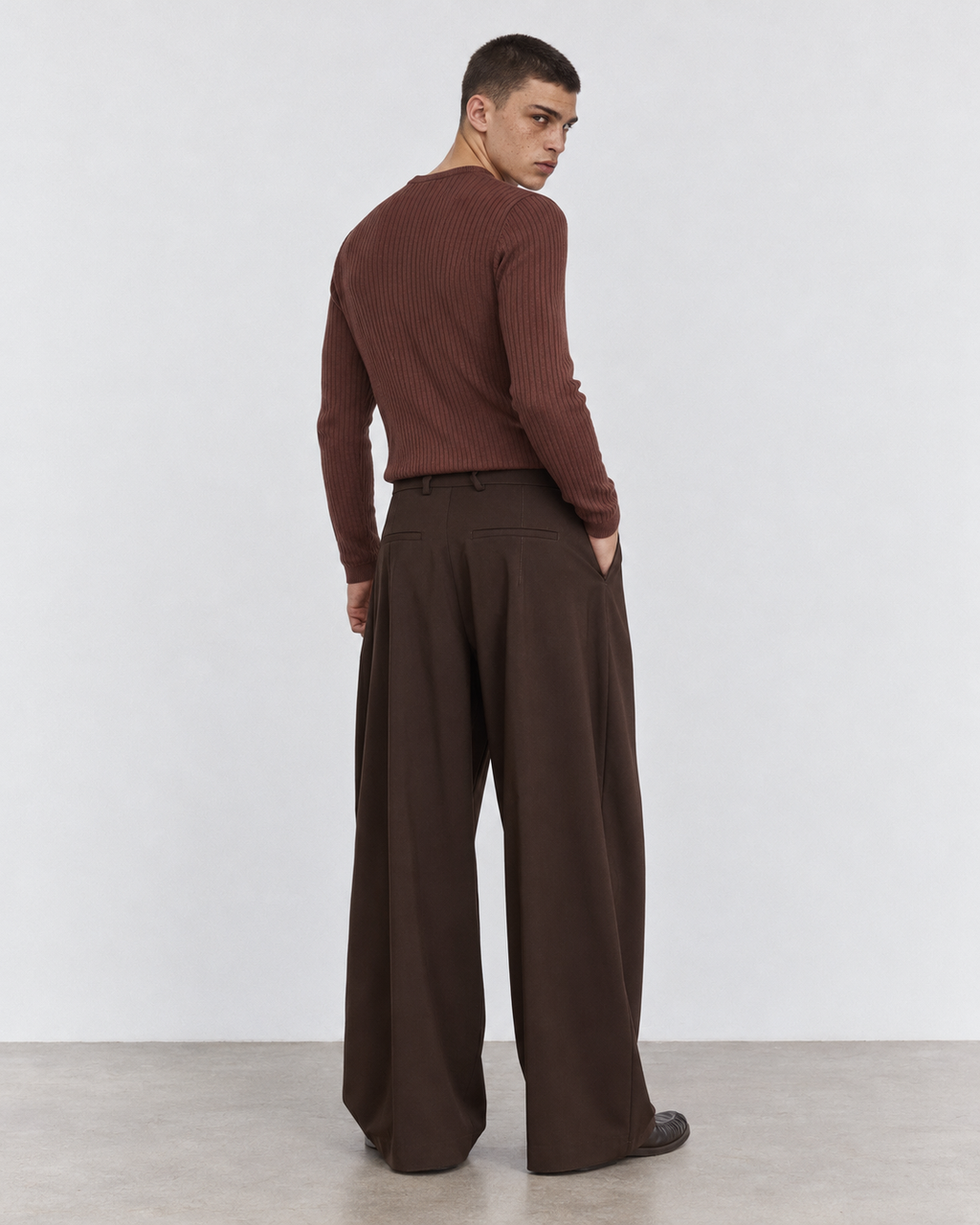 PANTALONE WIDE FIT CON PIEGHE